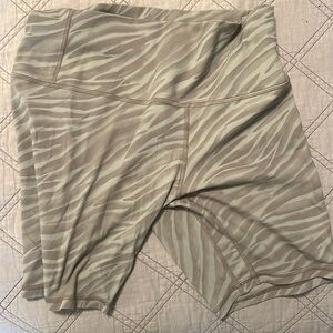 Lulu Align Shorts sz 12